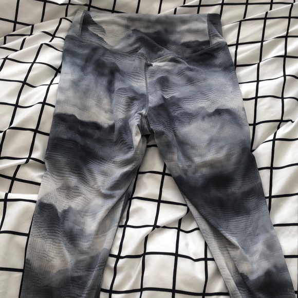 Women’s Nike DRI-FIT mesh tights medium - Picture 2 of 2